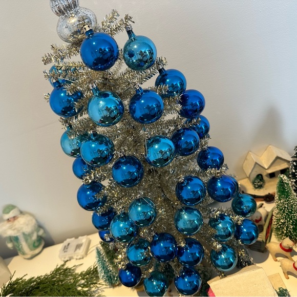 Vintage Christmas Glass Ornaments 3 Boxes of 12 vintage Santa’s Land Blue Orna… - Picture 8 of 16